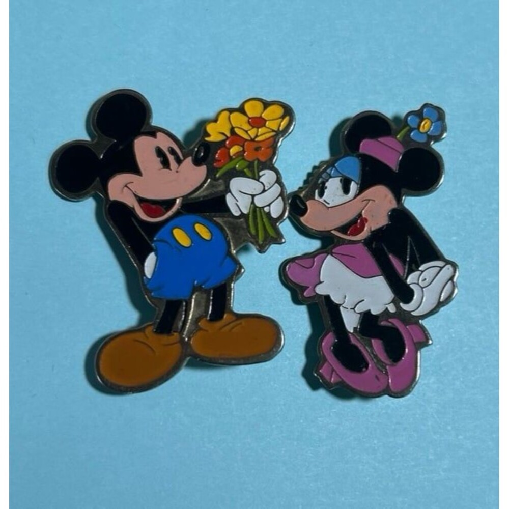 Mickey & Minnie Mouse Disney pin set